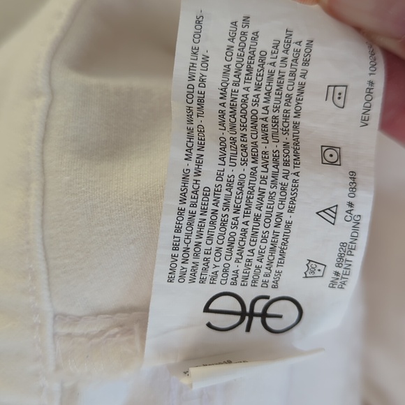 Gloria Vanderbilt Slimming Mia Belted Cuff Bermuda Shorts 8 White Pockets - Picture 14 of 16